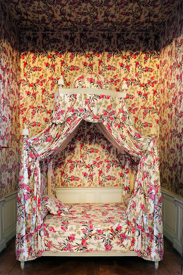 bed chateau chambord 8-2025 18741874